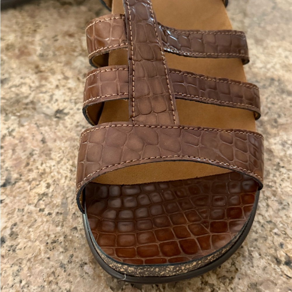 SAS Brown Croc-Embossed Leather Slingback Sandal Allegro 9W NIB USA MADE - Picture 4 of 11